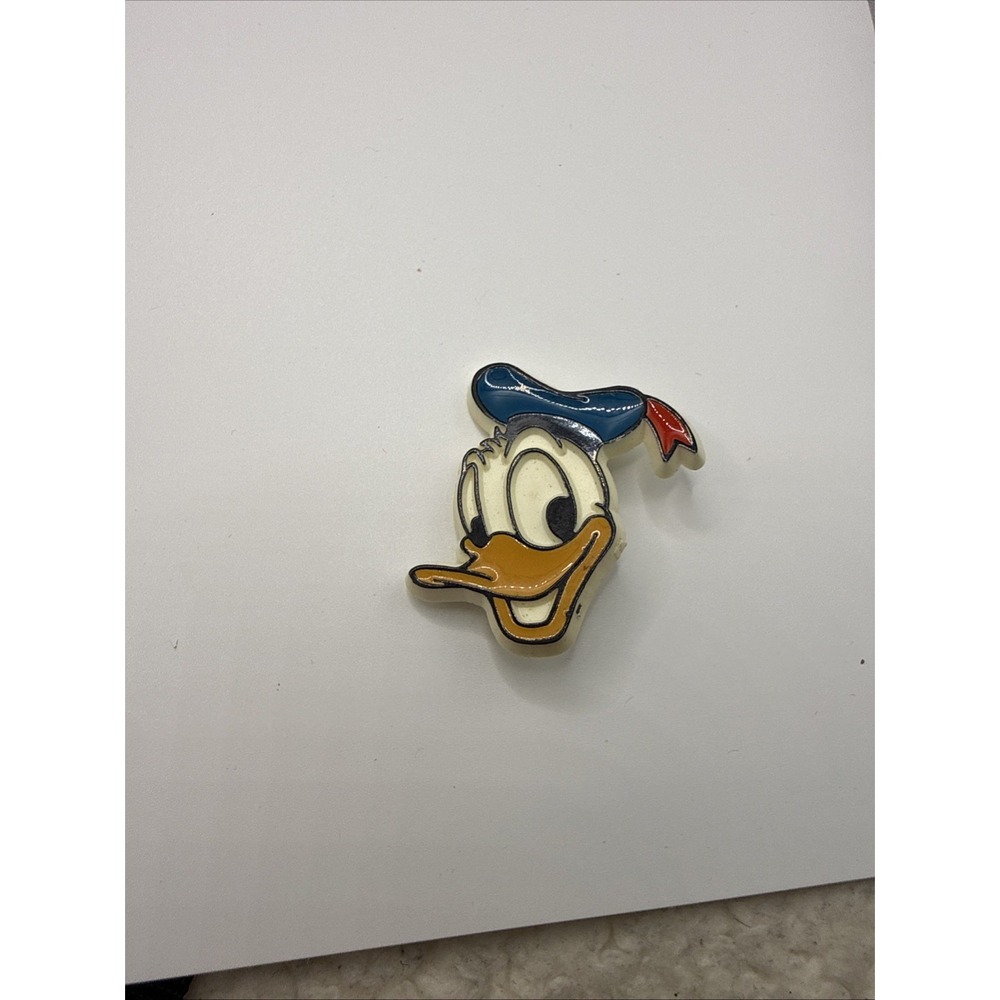 Vintage Disney Donald Duck Head White Plastic Pin Sailor Button Disneyana